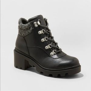 NWT Universal Thread Women’s Noelle Heeled Hiking Boots Black